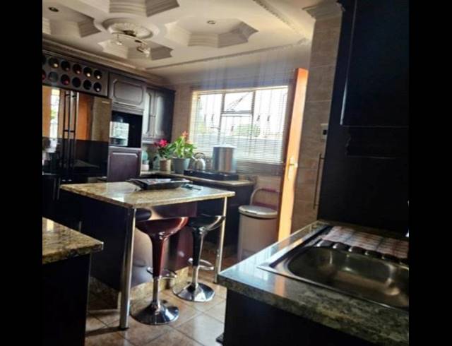 3 BEDROOM HOUSE FOR SALE IN BIRCH ACRES